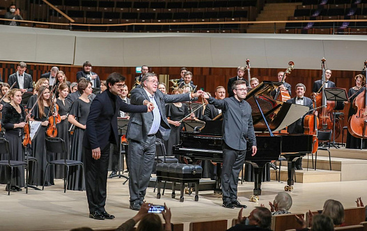 Первое исполнение Концерта № 4 для фортепиано с оркестром Александра Чайковского  фото