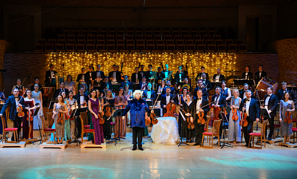 Новогодний концерт Страдивари-ансамбль Мариинского театра Солист и дирижёр — Лоренц Настурика-Гершовичи 